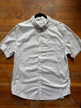 Goodfellow & Co White Short-Sleeve Button-Down Shirt with Light Gray Print